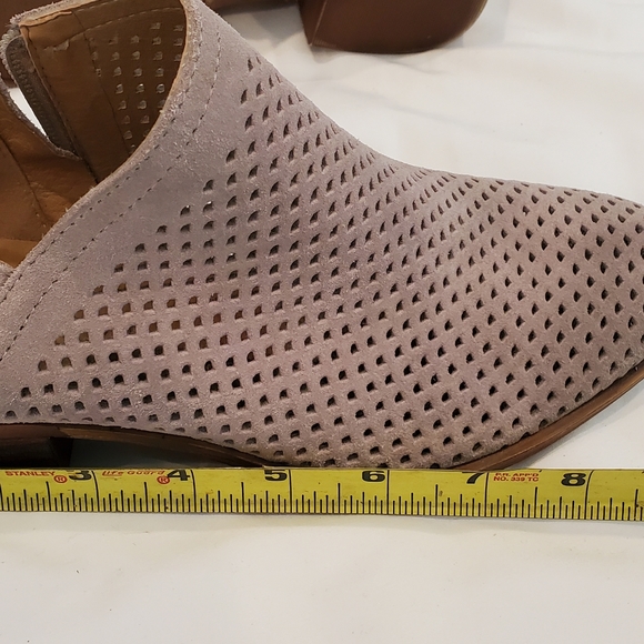 Lucky Brand Suede Ankle Bootie Size 6.5.  Perferated upper, side zip - Picture 7 of 10